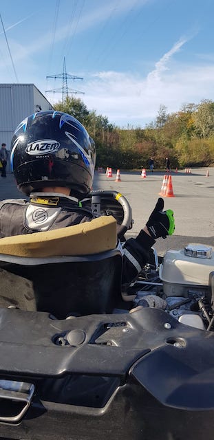 Unsere Jugendgruppe leutet das Saisonende im Kart ein